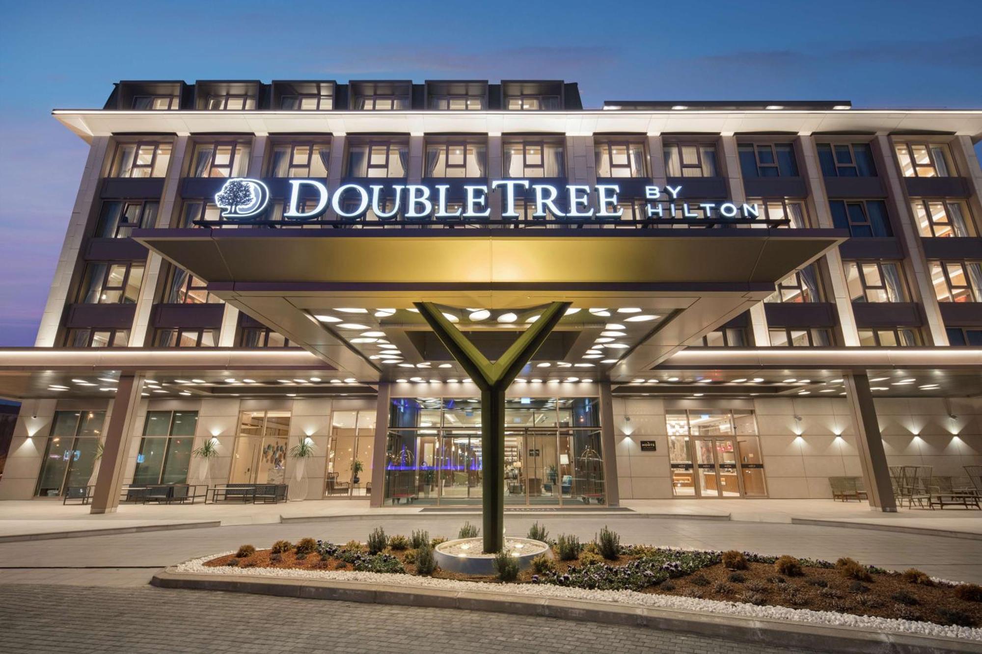 Doubletree By Hilton Skopje Hotel Екстериор снимка